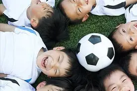 河南中小学：每周至少2节体育课 体育教师师生比1:220图片