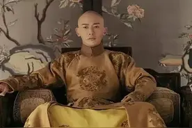 乾隆帝到底叫什么，为什么弘字辈不用避名讳，因被起外号痛打太监图片