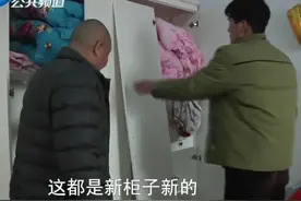 嫌弃丈夫脏，要求其睡沙发，丈夫怒提离婚，直言从没在床上睡过觉图片