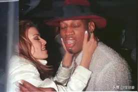 曾让麦当娜流连忘返，罗德曼和卡门的婚姻为何仅维持了7天？图片