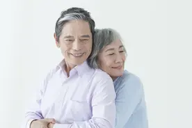 59岁大爷的劝告：原配夫妻不要轻易离婚，离了就不要再婚，会后悔图片