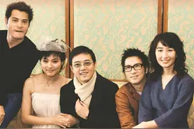 张延老公罕露面打扮朴素，已回港发展与妻子聚少离多，却无损感情图片