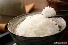 煮米饭只加水，难怪不好吃，大厨教你妙招，米饭松软筋道，粒粒香图片
