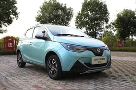 国产又一买菜代步小车，江铃小麒麟将上市，4门4座，续航175km图片
