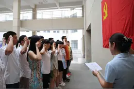 大学入党名额怎么分？千万别找错人，决定权不在辅导员手里图片