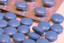男子突发胸痛，1小时后被送入抢救室，西地那非的副作用要明白图片