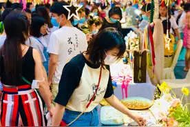 为什么国家允许摆地摊，城管却总是不让？图片