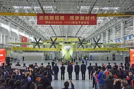 纯自研技术，国产大型水陆两栖飞机，AG600鲲龙1003架机总装下架图片