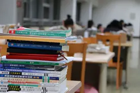 兴高采烈，考研350分父母发圈庆祝，结局尴尬，评论区却恶意满满图片