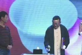 9年前，王刚“错砸”2亿明代瓷器，被持宝人告上法庭，后节目停播图片