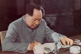 毛主席饰演者皆善书法，唐国强张铁林和古月，谁书法最得毛体神髓图片