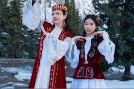 黄奕带女儿出游，11岁铛铛近照变化大好漂亮，身高猛蹿直追妈妈图片