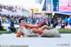 「图集」历史性突破！朱亚明斩获世锦赛男子三级跳远铜牌图片