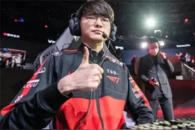faker随口吐槽，韩服把能排到他的演员全封了？Doinb这次忍不了了图片