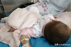 宝宝出生16天学会“翻身”，妈妈看监控后大骂婆婆：你毁了娃图片