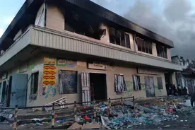 所罗门群岛唐人街暴乱过后，当地华人在废墟中艰难重建，数百人无家可归图片