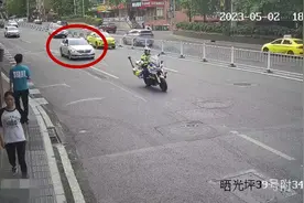 彭水男子锯断脚筋急需跨区就医 渝警骁骑一路“狂飙”护送图片
