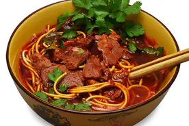 日销千碗的牛肉面牛杂面配方技术详解，套用即可开店图片