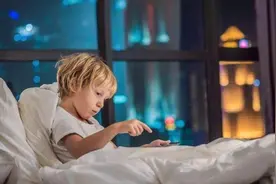 “妈妈，床下有鬼”啥时候分床睡对孩子最好？你不知道的分床秘诀图片