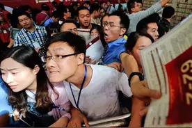 专家：不建议年轻人掏空6个钱包买房！你支持吗？图片