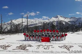 喜马拉雅山南麓与世隔绝，却有一支解放军部队，在此孤军守卫60年图片