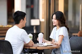 纪实：离婚两年后，男子开车偶遇前妻，忍不住感慨：再也回不去了图片