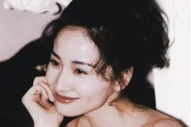 她的美貌曾经把著名导演张艺谋，迷得如痴如醉，如今却依旧单身图片