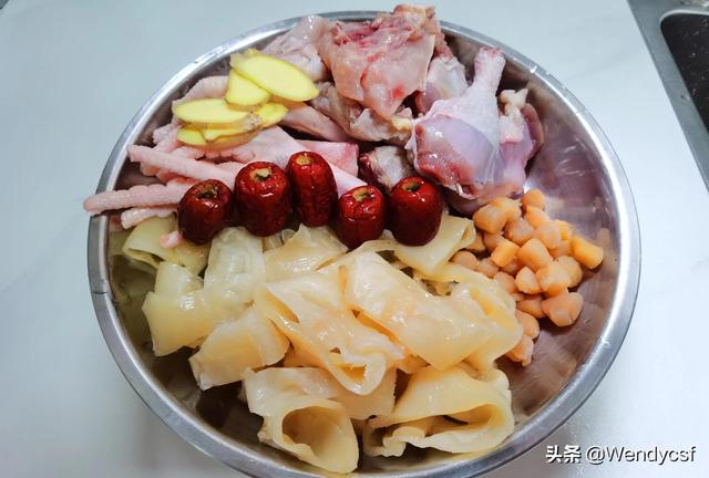 花胶 老鸡的功效与作用 2026年花胶 老鸡的功效与作用是什么