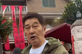 69岁港星出席内地农村婚宴，大赞食材昂贵，网友却提醒他小心被骗图片