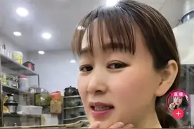 网红美食达人“二百者也”探店初恋，网友：太感动了！图片