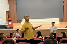 一年学费三万八，考分只得个位数？图片