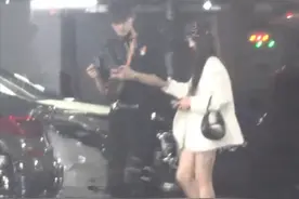 曝26岁男星深夜聚会搭讪美女，女方长腿白嫩，对瓶饮酒一同回家图片