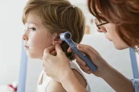 孩子耳朵痛，要警惕什么？不只是中耳炎，这样做孩子少遭罪图片