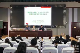 新郑龙湖镇“智慧奔跑、健康成长”中小学定向越野进校园培训活动图片