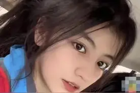 新疆女高中生走红：梳高马尾五官精致，网友：别让导演看见！图片
