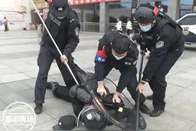 南昌火车站出现“歹徒”持刀袭击旅客？别怕，这是演练图片