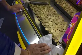 游戏厅推币机套路解密，终于知道为什么一直赢不了了图片