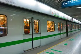 地铁艳遇记图片