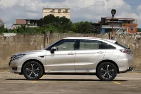 大五座布局，舒适静音用料足，2.0T+9AT，带你看本田UR-V图片