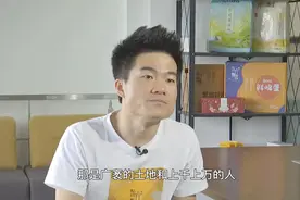语录分享 | 董宇辉：惊叹学识赋予人的魅力，闪闪发光图片