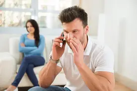 人到中年，有的男人想找情人，其实原因并不复杂但令人痛心图片