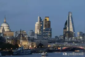 身价过千亿、曾“买下半个英国”的李嘉诚，又开始金蝉脱壳了图片
