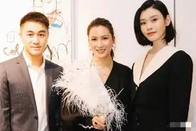 奚梦瑶何猷君罕同框，女方短发利落贵气十足，2人结婚2年儿女双全图片