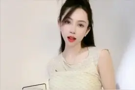 潘霜霜穿中空装扭腰跳舞：空间狭窄环境简陋，林峰知道吗？图片