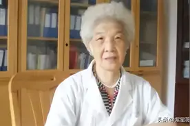 老太太行医80年，逝世后把100个秘方刻在墓碑上，同行来祭拜抄录图片