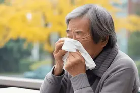 过敏性鼻炎竟然会导致眼睛红肿发痒？原来是这个原因！图片