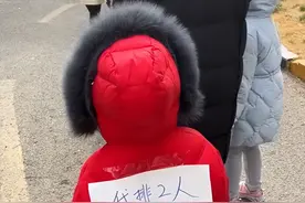 5岁娃贴纸条做检测，纸条内容却引发争议，网友：家长去哪了？图片