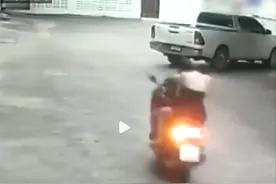 中国游客在泰国遭假摩的司机性侵 监控拍下女子被摩托车载至旅馆图片