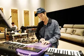 王力宏重返小巨蛋开唱倒数3天！暴瘦模样曝光，暂时拒绝好友探班图片