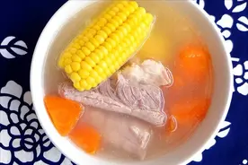 炖排骨汤，只会焯水是外行，做好2个步骤，排骨香嫩，汤汁鲜美图片
